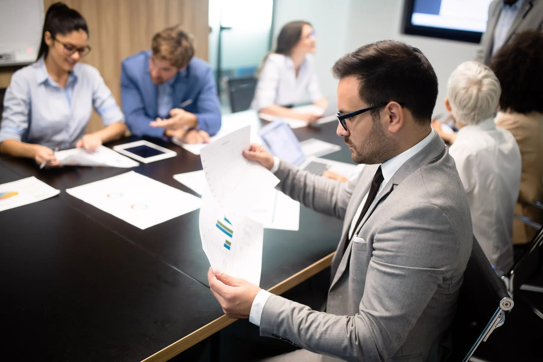 Team meeting about charts in an office